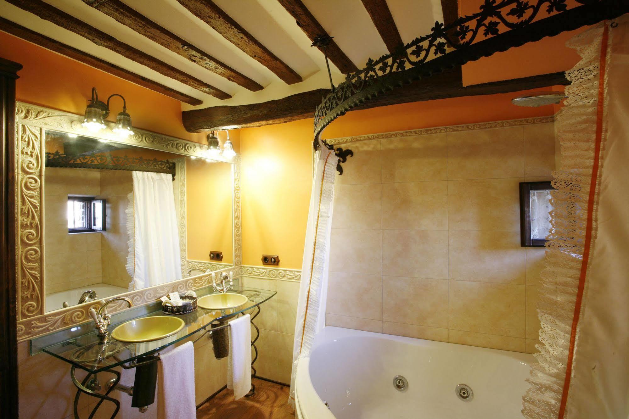 Hotel Boutique Real Casona De Las Amas Azofra Exterior photo